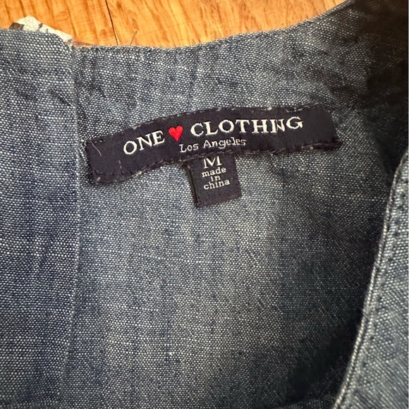 One Clothing Chambray short sleeve top with full back zip back detail  Sz M (v) - Picture 7 of 8